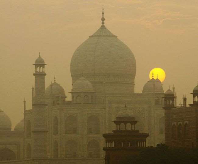 Agra Air Pollution: बारिश के बाद ताजनगरी की हवा मेेंं आई कार्बन मोनोऑक्साइड की मात्रा में कमी