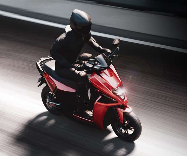 जानकारी के अनुसार बीते सोमवार को नाबालिग माता-पिता से स्कूटी की ज़िद कर रही थी। 