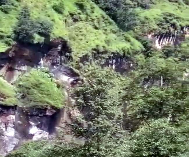 मुनस्‍यारी में पहाड़ टूटने से दो सदाबहार नालों का पानी रुका, झील बनने से ग्रामीणों में दहशत