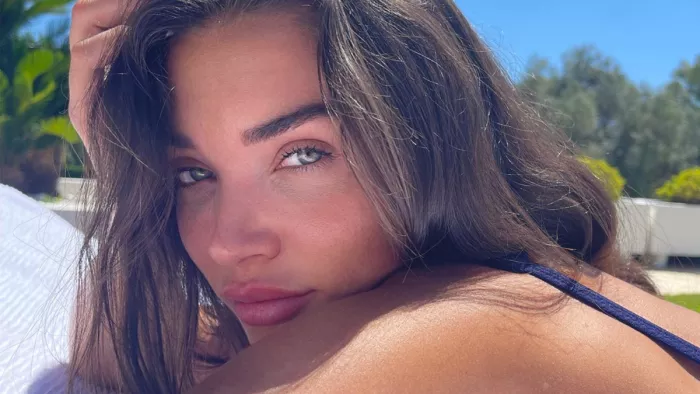 Amy Jackson Bikini Pics: एमी जैकसन अपनी हॉट और बोल्ड तस्वीरें शेयर करती हैंl
