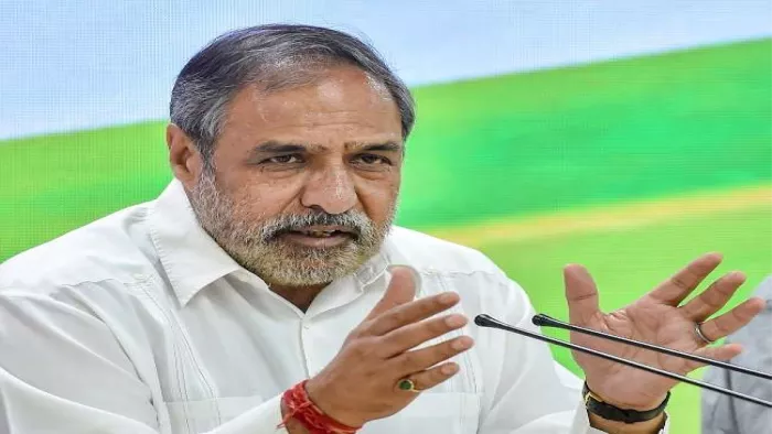 पूर्व केंद्रीय मंत्री व वरिष्ठ कांग्रेस नेता आनंद शर्मा