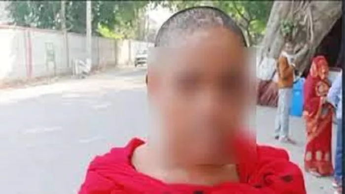 ससुराल वालों ने दहेज के लिए बहू को किया गंजा।