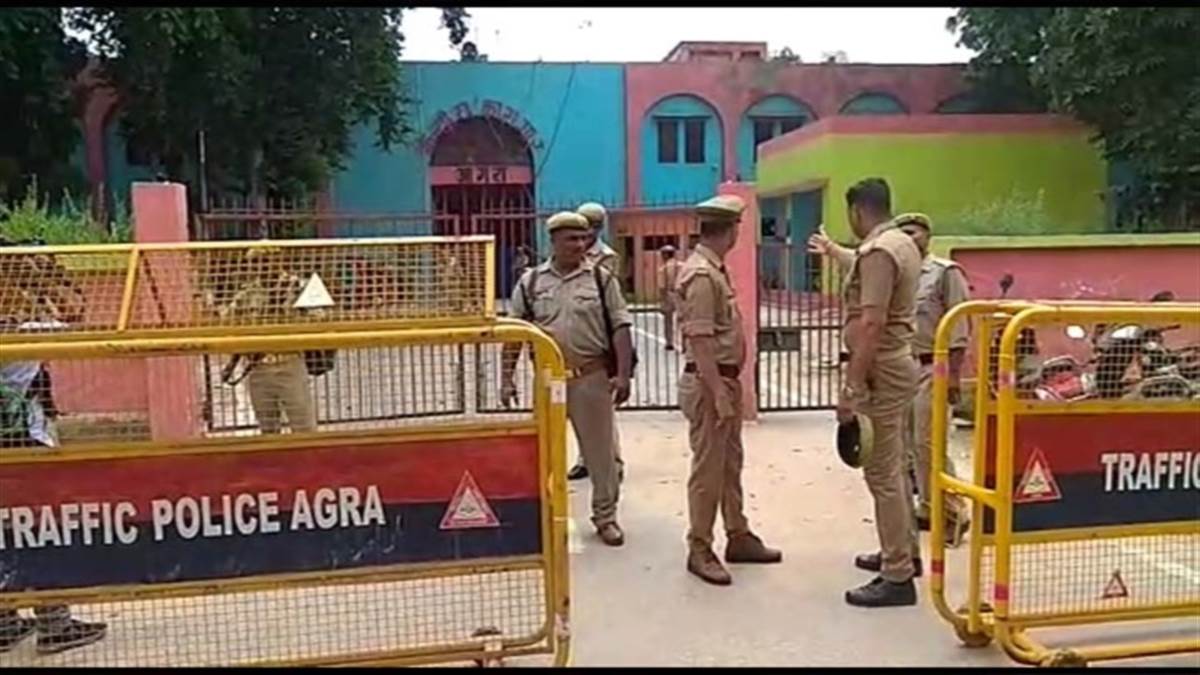 https://www.jagranimages.com/images/newimg/21082022/21_08_2022-central_jail_agra_1_22997570.jpg