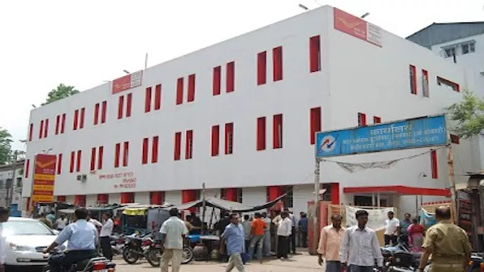 कोर्ट परिसर रोड स्थित मुख्य डाकघर में शनिवार को बिजली के शॉर्ट सर्किट से आग लग गई थी।