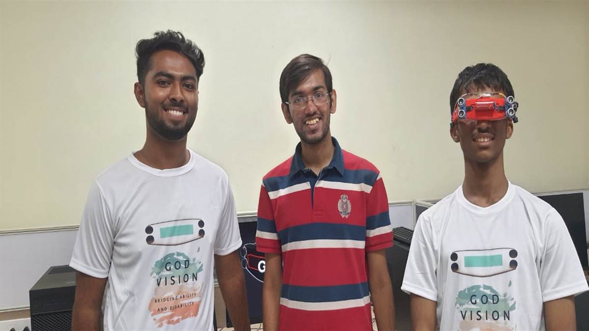 Innovation Jamshedpur नेत्रहीन दिव्यांगों को आठ फीट की दूरी से पता