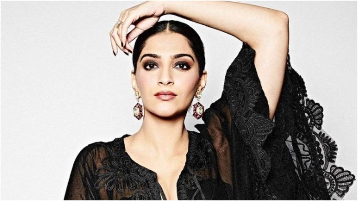 https://www.jagranimages.com/images/newimg/21082022/21_08_2022-mum_sonam_kapoor_trolled_dvkldv_22998587.jpg