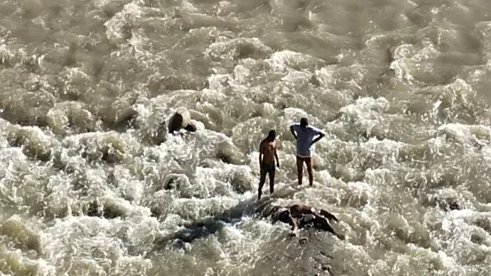 Nainital News : रानीखेत खैरना स्टेट हाईवे पर भुजान क्षेत्र में कोसी नदी में नहाने उतरे थे दोनों युवक