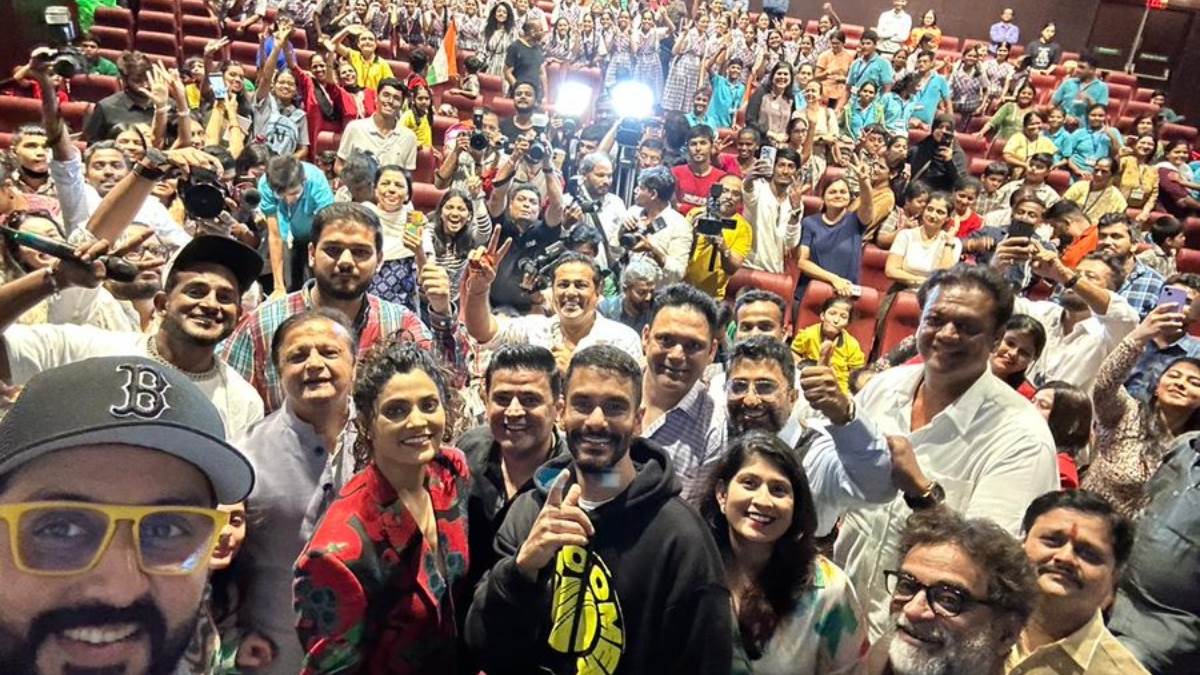 https://www.jagranimages.com/images/newimg/21082023/21_08_2023-ghoomer_special_screening_23507929.jpg