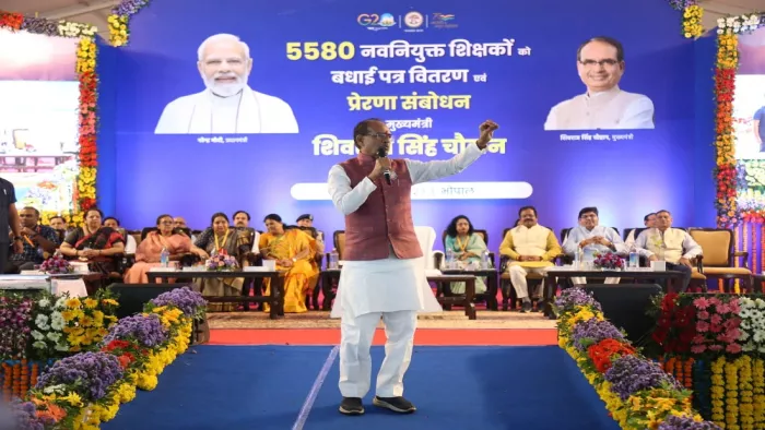 मुख्यमंत्री शिवराज सिंह चौहान ने कहा कि शिक्षक को पर्याप्त सुविधाएं न देना भी पाप है।
