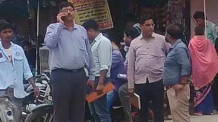 एंटी करप्शन की टीम घूस लेते बाबू को गिरफ्तार कर लिया है। जागरण