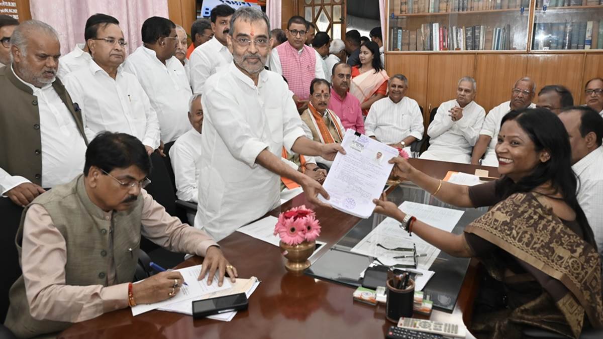 Photos : उपेन्द्र कुशवाहा और मनन मिश्रा ने राज्यसभा के लिए किया नामांकन, CM  नीतीश और सम्राट रहे मौजूद - Upendra Kushwaha and Manan Mishra filed  nomination for Rajya Sabha CM Nitish
