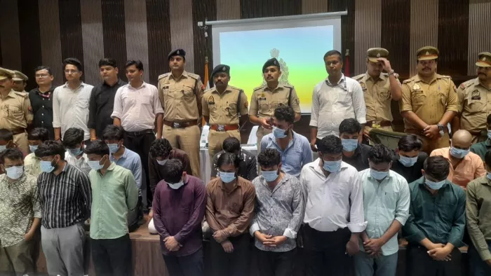 पुलिस ने उनके पास से लैपटॉप, मोबाइल फोन और अन्य दस्तावेज बरामद किए हैं।