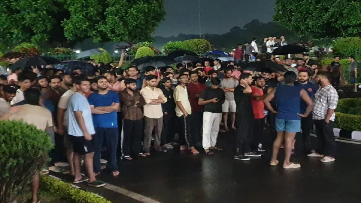BIT मेसरा की एमबीए छात्रा से छेड़छाड़, विरोध करने पर ब्लेड से हमला; छात्रों ने किया Protest