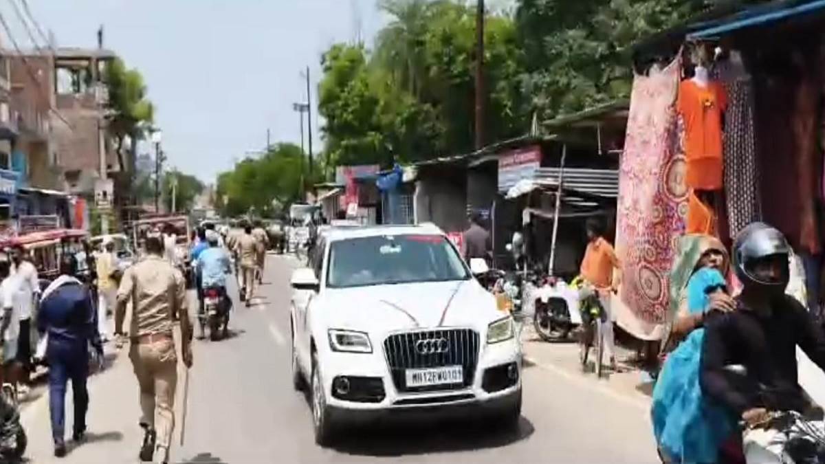 https://www.jagranimages.com/images/newimg/21082025/21_08_2025-car_24020137.jpg