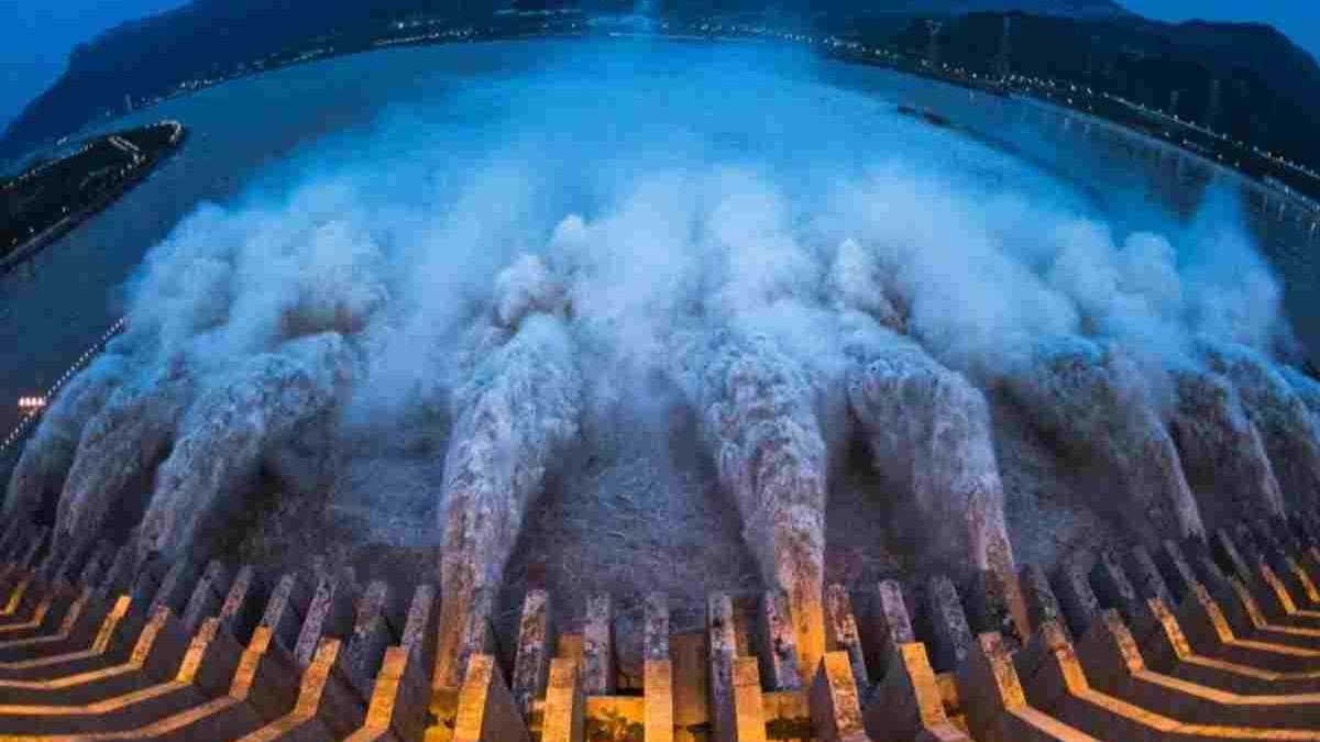 https://www.jagranimages.com/images/newimg/21082025/21_08_2025-china_building_mega_dam_24020637.jpg
