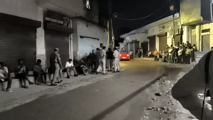 माता-पिता और बड़े भाई हत्या करने वाले युवक ने आत्महत्या कर ली।