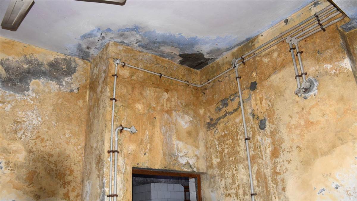 ncr new delhi city poor conditions in delhis night shelters and risks for homeless