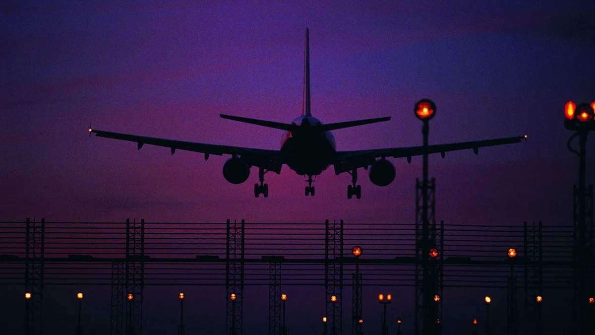 https://www.jagranimages.com/images/newimg/21082025/21_08_2025-deoghar_delhi_flight_24020696.jpg