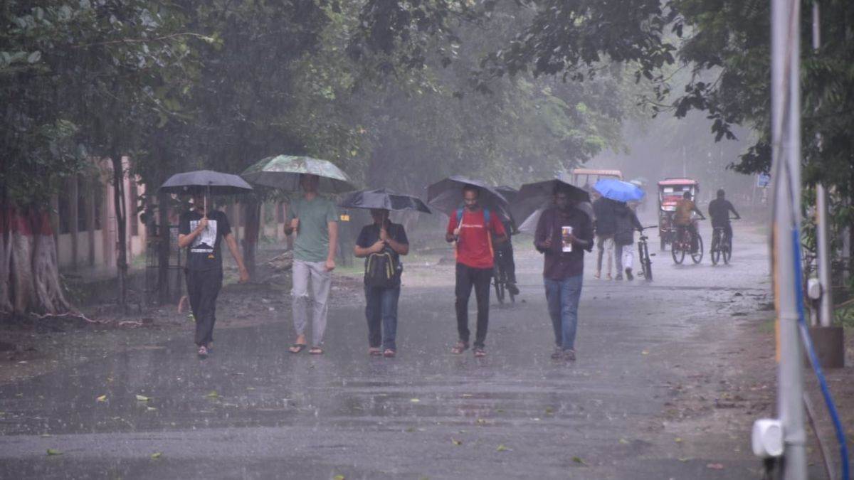 https://www.jagranimages.com/images/newimg/21082025/21_08_2025-dhanbad_rain_24020148.jpg