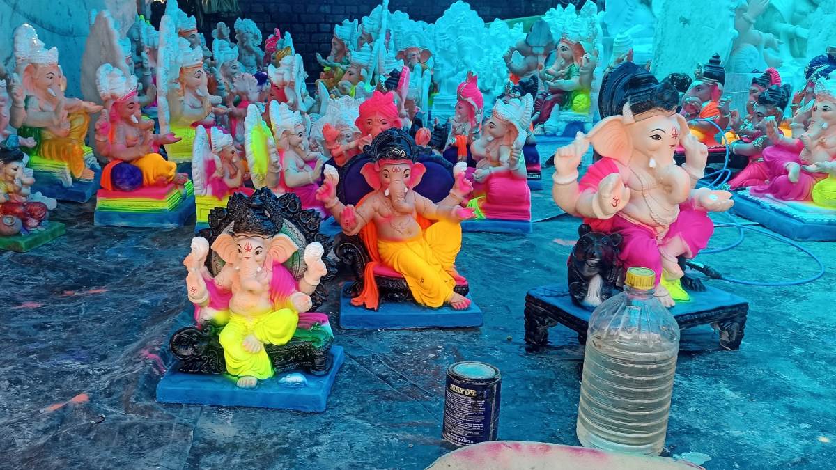 https://www.jagranimages.com/images/newimg/21082025/21_08_2025-ganesh_chaturti_24020184.jpg