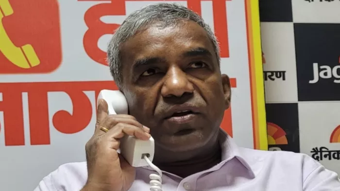 पायरिया की वजह से 37 की उम्र में ही गायब हो गए सारे दांत।