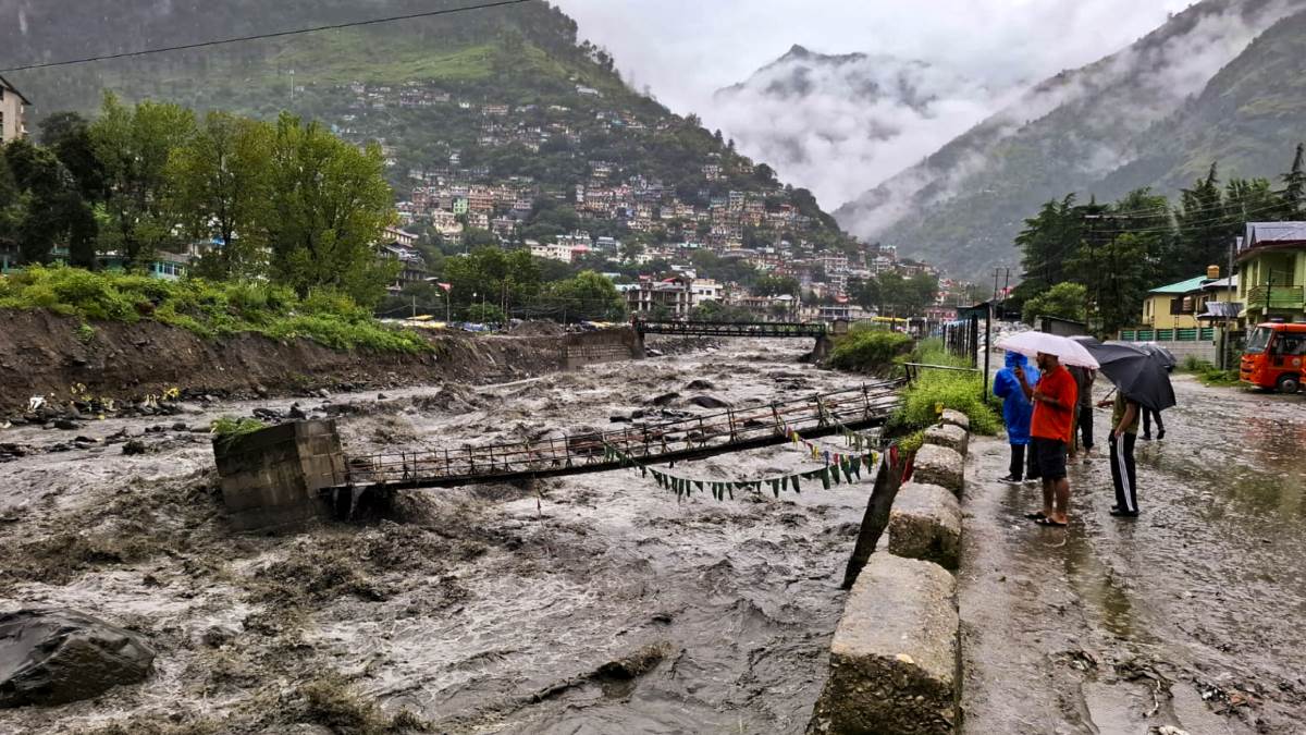 https://www.jagranimages.com/images/newimg/21082025/21_08_2025-himachal_rains_24019813.jpg