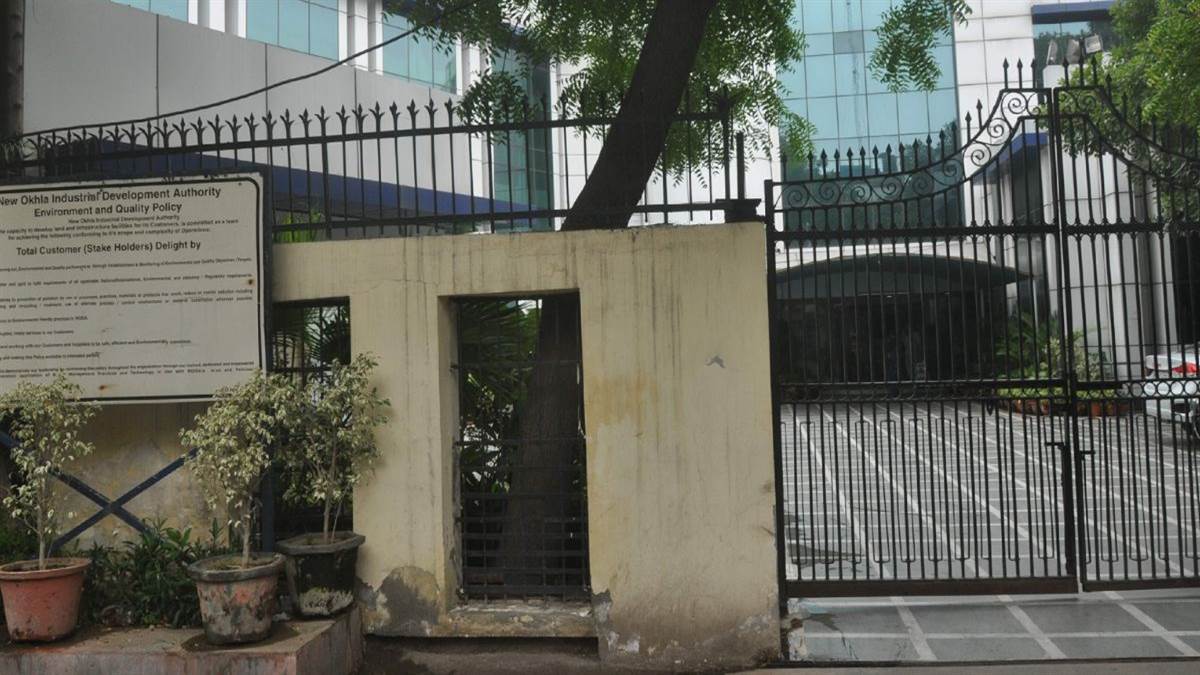 https://www.jagranimages.com/images/newimg/21082025/21_08_2025-noida_authority_office_24019904.jpg