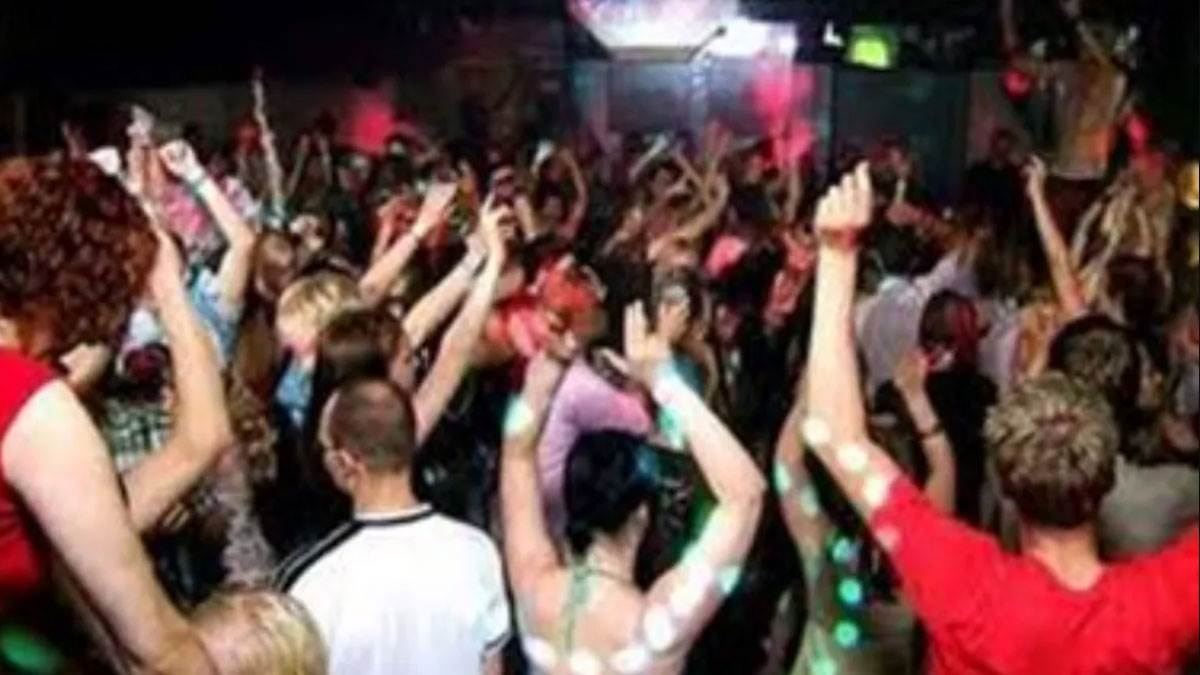 https://www.jagranimages.com/images/newimg/21082025/21_08_2025-party_24020309.jpg