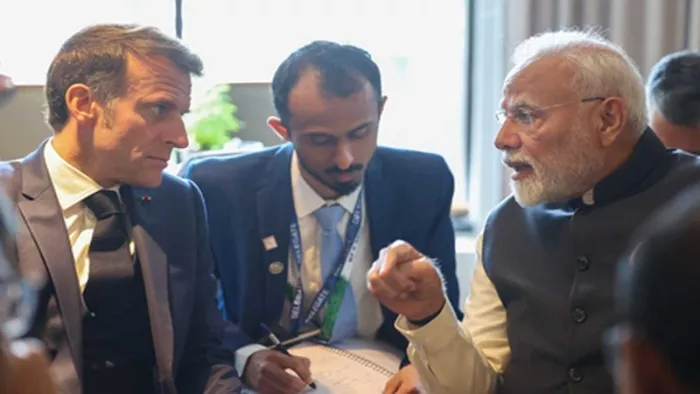 पीएम नरेंद्र मोदी ने गुरुवार को फ्रांस के राष्ट्रपति इमैनुएल मैक्रों से फोन पर बातचीत की। (फाइल फोटो)