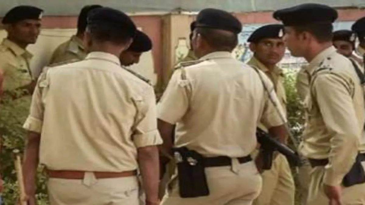 https://www.jagranimages.com/images/newimg/21082025/21_08_2025-police_9_24020576.jpg