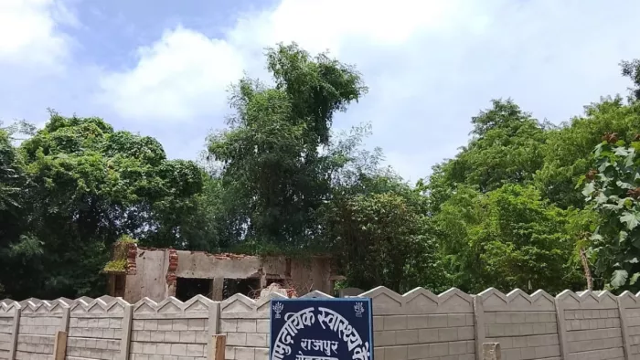 खानदानी निकली जमीन, तो सरकारी अस्पताल पर काबिज हुए वंशज