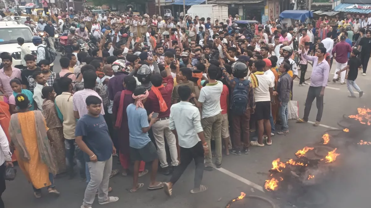 पटना के इंद्रपुरी रोड नंबर 12 पर बच्चों की मौत से आक्रोश, अटल पथ पर आगजनी और सड़क जाम
