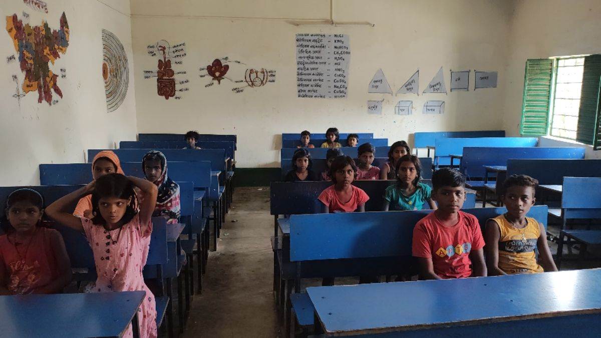 https://www.jagranimages.com/images/newimg/21082025/21_08_2025-school_dress_24020106.jpg