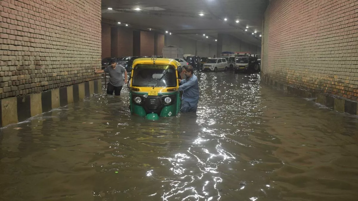 ग्रेटर नोएडा के गौर चौक पर निर्माणाधीन अंडरपास में नहीं होगा जलभराव, बिछेगी पाइप लाइन; अगले साल तक होगा पूरा