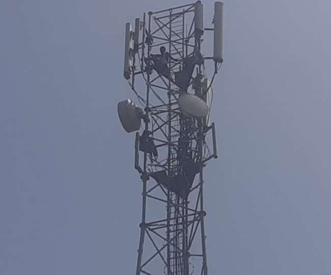 ncr in dharuhera in connivance with the officials of the mobile company the mobile tower was installed in other s land
