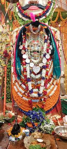 baba laat bhairav ate khichdi with ashta bhairav in varanasi