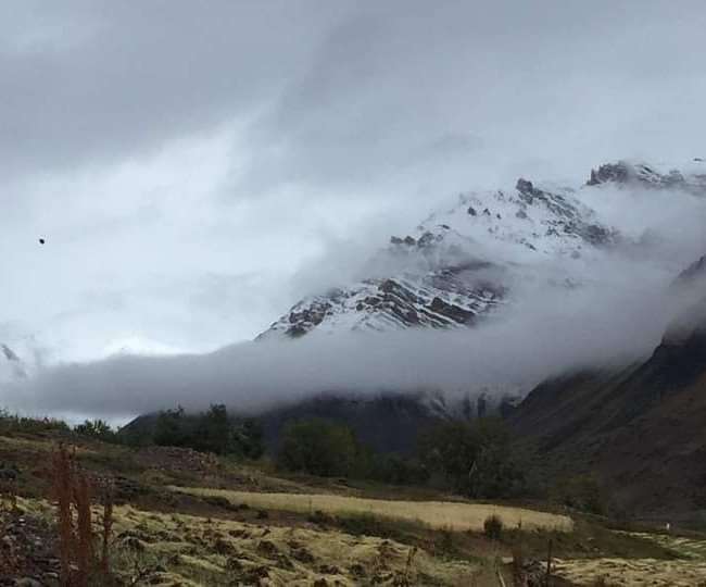 हिमाचल प्रदेश में तीन दिन साफ रहने के बाद मौसम ने फिर से करवट बदल ली है।