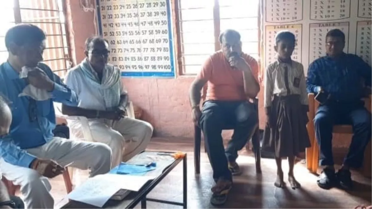 Vaishali News: पातेपुर के निजी विद्यालय में अचानक दो दर्जन बच्चे हुए बीमार, मेडिकल टीम ने की जांच