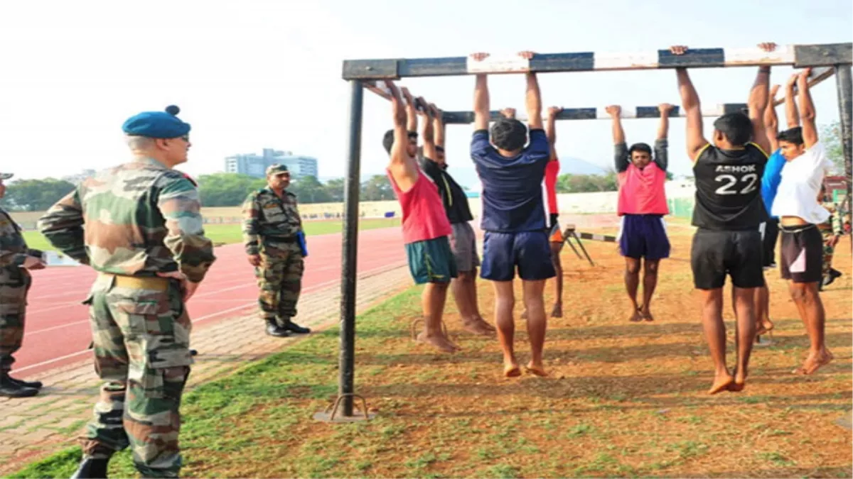 Agniveer Recrutment: सेना भर्ती में हापुड़ के युवाओं ने बहाया पसीना, वर्षा ने ब‍िगाड़ी व्‍यवस्‍था