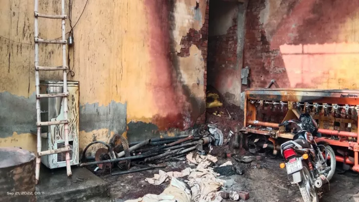 झज्जर में 24 क्विंटल सरसों, 42 कट्टे डीएपी सहित अन्य कीमती सामान आया आग की चपेट में