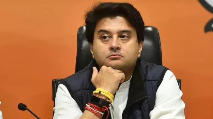 नगरीय निकाय के अध्यक्ष और उपाध्यक्ष पद के चुनाव में केंद्रीय मंत्री ज्योतिरादित्य सिंधिया के साथ आए कुछ नेता