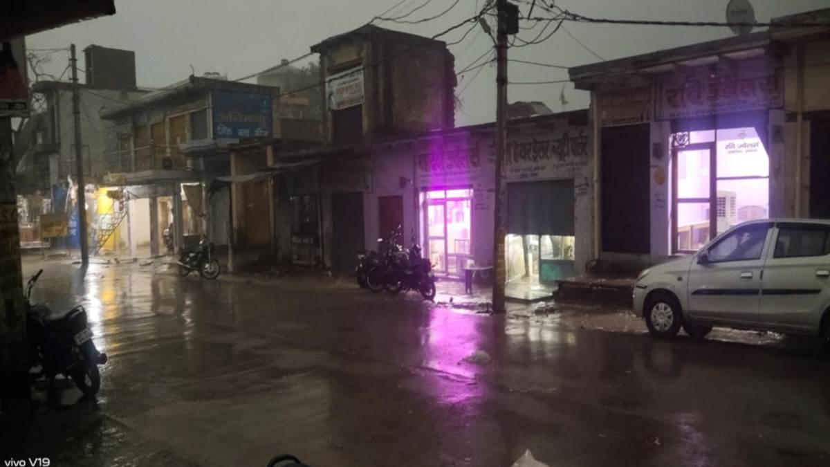 Agra Weather Update जमकर भिगो रहे बादल, शनिवार तक झमाझम बारिश का