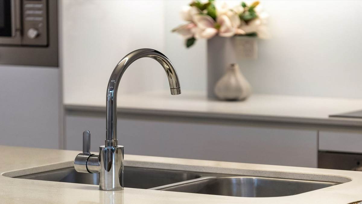 इन Kitchen Sink से रसोई को मिलेगा मॉडर्न लुक, लेटेस्ट वॉटर ड्रेनिंग फीचर्स ने बनाया यूजर्स की पहली पसंद