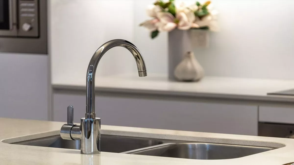 इन Kitchen Sink से रसोई को मिलेगा मॉडर्न लुक, लेटेस्ट वॉटर ड्रेनिंग फीचर्स ने बनाया यूजर्स की पहली पसंद