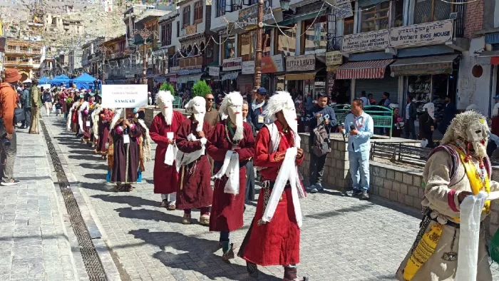 लद्दाख महोत्सव का उपराज्यपाल ब्रिगेडियर बीडी मिश्रा ने किया शुभारंभ