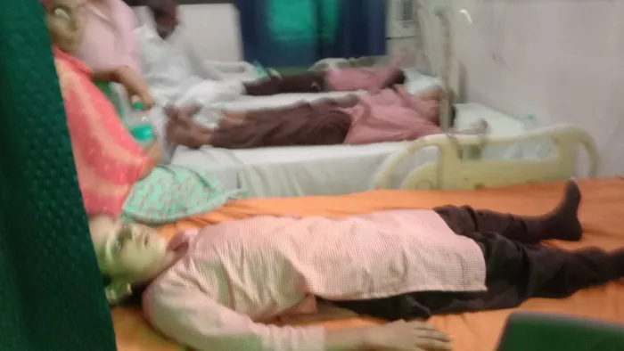 स्कूल की प्रधानाध्यापिका निलंबित, मिड-डे मील का दूध पीने से 25 बच्चे हुए थे बीमार।