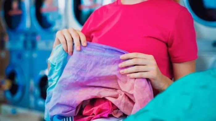 Cleaning Hacks: इस तरह हटाएं सिल्क की साड़ी से दाग