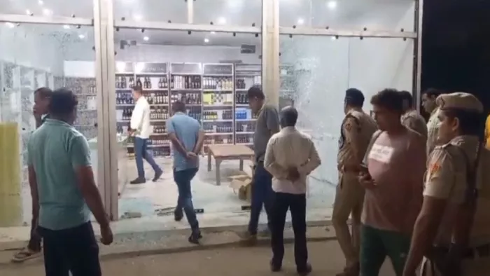 सोनीपत में शराब ठेके पर बदमाशों ने की अंधाधुंध फायरिंग।