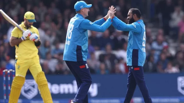 adil rashid ने वनडे में पूरे किए 200 विकेट। फोटो- ट्विटर
