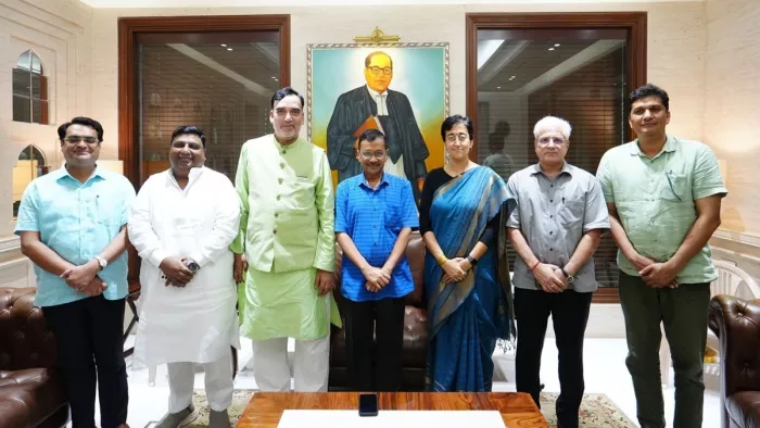मुकेश अहलावत, इमरान हुसैन, गोपाल राय, अरविंद केजरीवाल, सीएम आतिशी, कैलाश गहलोत और सौरभ भारद्वाज।